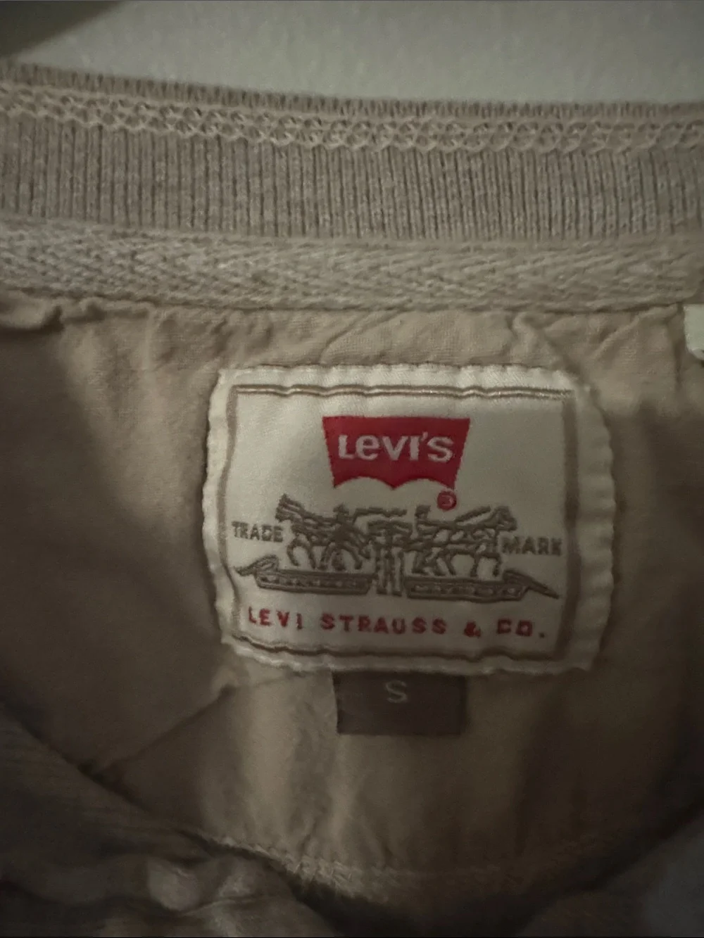 Vintage Levi's Men's Light Beige Ribbed Henley Crewneck